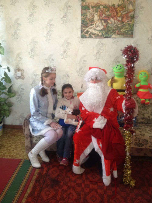 АКВАФОН принял участие в акции КБФ «Ашана» «Стань Дедом Морозом» (18)