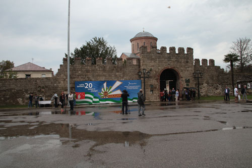 В городе Пицунда установлен государственный флаг РА (1)